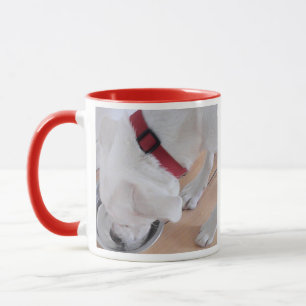 Mug Photo du chien blanc mignon Boire de l'eau rouge