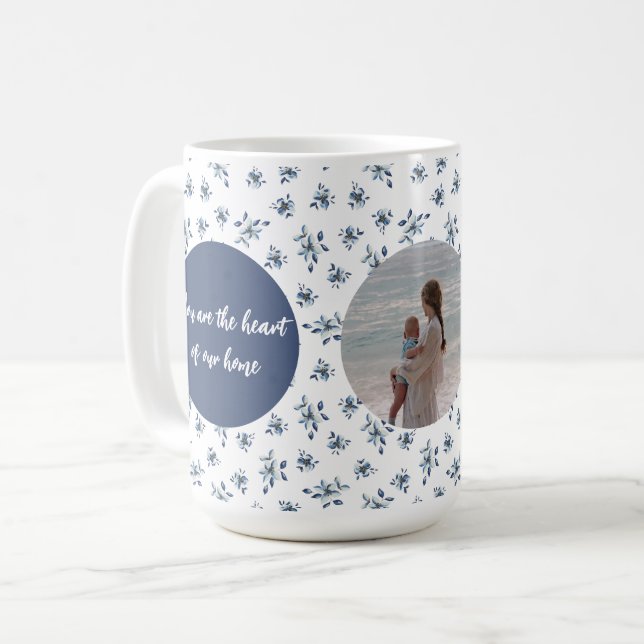 Mug photo personnalisé avec fleurs bleues | Person (Devant gauche)