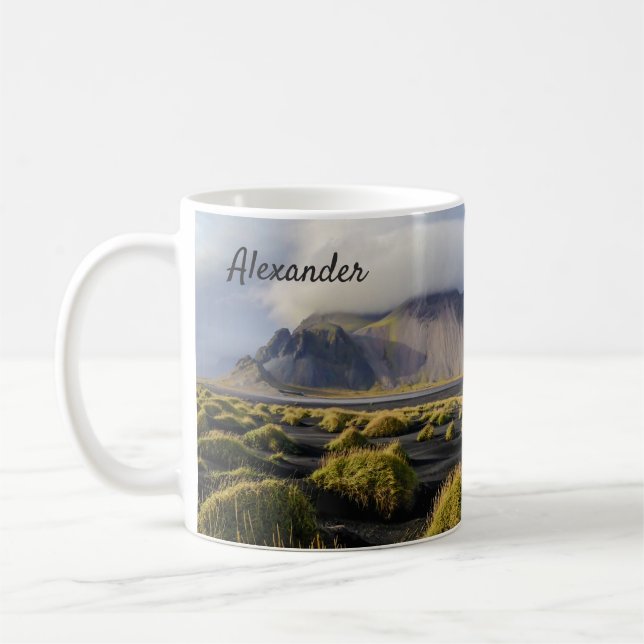 Mug Photographie de voyage sur la plage de sable noir  (Gauche)