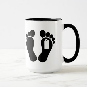 Mug Pieds en silhouette avec étiquette d'orteil