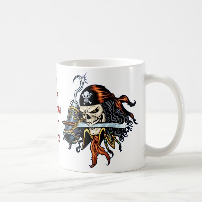Mug Pirate de crâne avec l'épée et le crochet par Al (Droite)