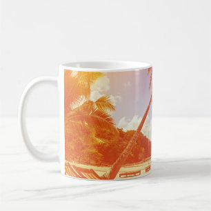 Mug Plage, cocotier, lit en bois.