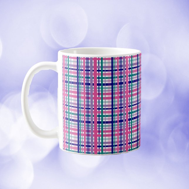 Mug Plaid Purple Turquoise Marine bleu rose blanc (A mug with a plaid pattern featuring pink, purple, teal and blue lines on a white background.)