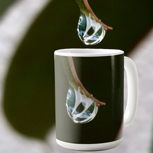 Mug Pluie sur le pourboire de la feuille avec Monogram (Créateur téléchargé)