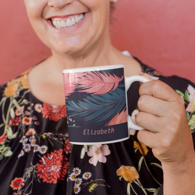 Mug Plumes de Flamant rose rose Motif à thème tropical (Pink Flamingo Feathers Tropical Themed Pattern Coffee Mug from Ricaso
Add your own name. Personalize)
