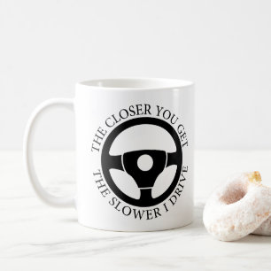 Mug Plus vous vous rapprochez, plus je conduis lenteme
