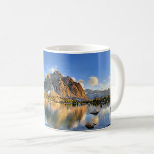 Mug Point culminant au-dessus du lac de l'Ours d'Or in