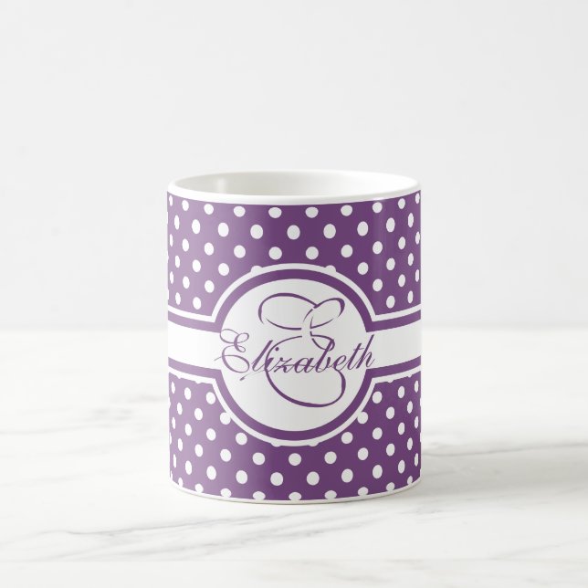 Mug Pois blanc élégant sur le monogramme pourpre (Centre)