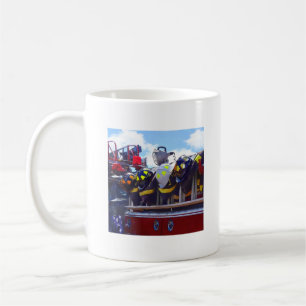 Mug Pompiers - Casque sur camion-pompier