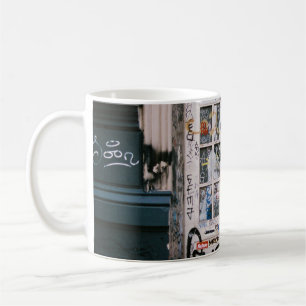 MUG PORTE EN BOIS AVEC ÉCRITURE À LA MAIN