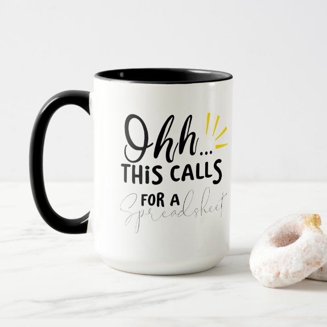 Mug Pour ce faire, un bureau comptable de feuille de c (Avec donut)