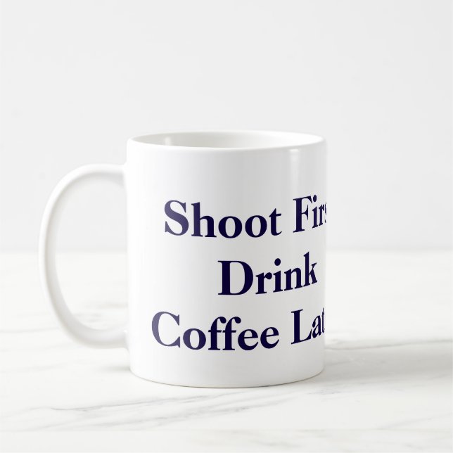 Mug Pousse de Carlton Lasiter la "d'abord" attaquent (Gauche)
