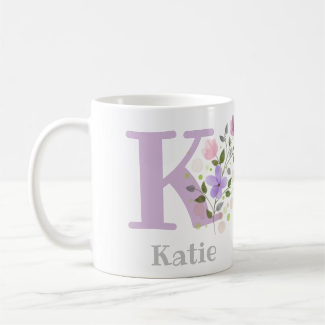 Mug Premier nom initial plus Katie avec fleurs (Gauche)