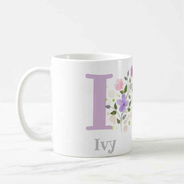Mug Première initiale plus nom Ivy avec des fleurs (Gauche)