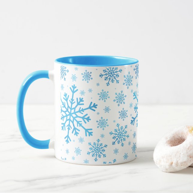 Mug Pretty Blue Christmas Snowflakes sur Winter White (Avec donut)