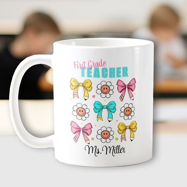 Mug Professeur Retour À L'École Cute Bow Nom Du Crayon (Teacher Back To School Cute Bow Pencil Name Coffee Mug)