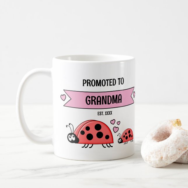 Mug Promoted to grandma ladybugs pink (Avec donut)