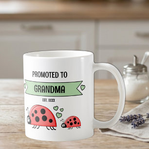 Mug Promu au rang de grand-mère coccinelles vertes