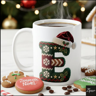 Mug Pull de Noël tricoté avec la lettre E et chapeau d