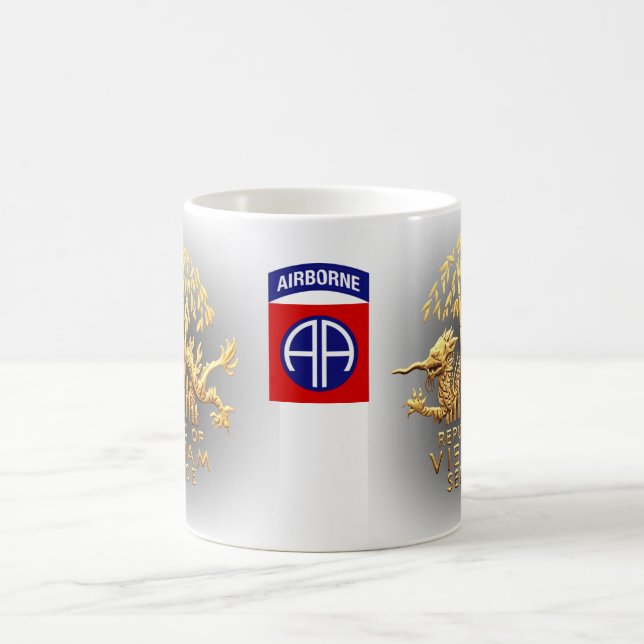 Mug quatre-vingt-deuxième Dragon aéroporté et du (Centre)
