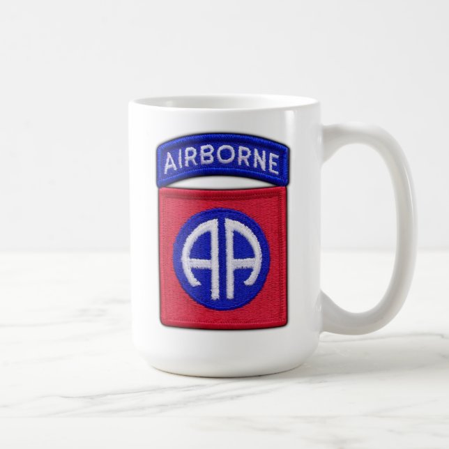 Mug quatre-vingt-deuxième Vétérinaires de vétérans de (Droite)