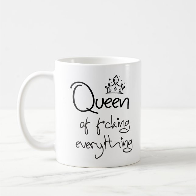 Mug Queen of f*cking tout ! Style à main (Gauche)