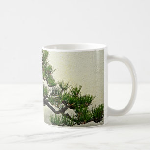 Mug Racine au-dessus d'arbre de bonsaïs de pin de