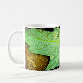 Mug Raindrops on a Leaf