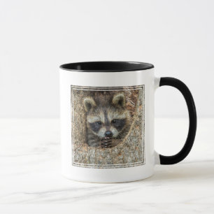 Mug Raton laveur niché à l'intérieur d'un creux d'arbr