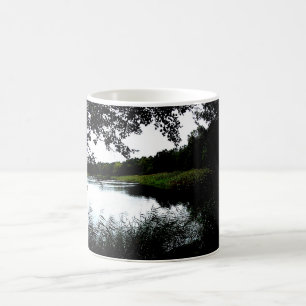 Mug Riverside avec arbres et roseaux photo