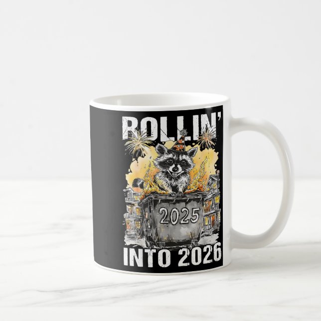 Mug Rolling Into 2026 Trash Racoon Funny New Years Eve (Droite)