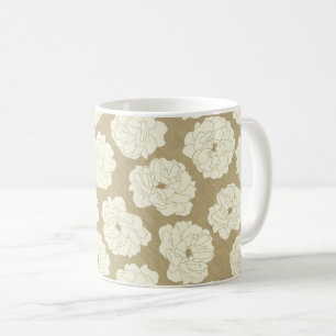Mug Rose crème sur Beige d'or - motif sans couture.