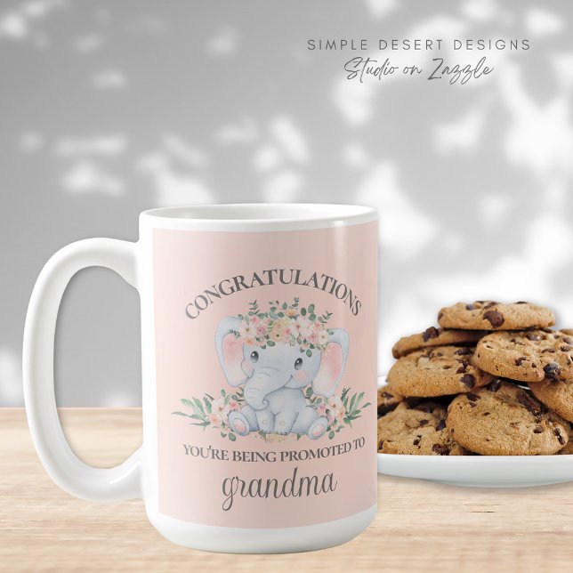 Mug Rose mignon promu à la révélation de grossesse gra (Pink Promoted to Grandma Pregnancy Announcement Reveal Mug)