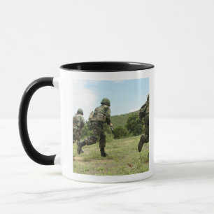 Mug Royal Thai Marines se promènent pour sécuriser le 