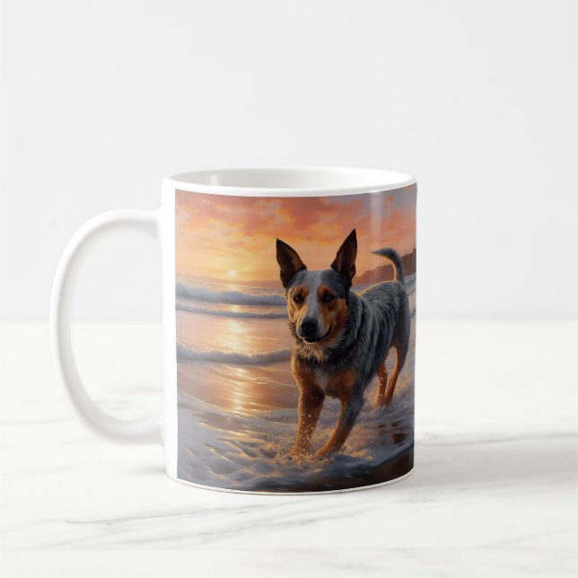 Mug Sandy Paws Australian Cattle Dog on Beach Sunset (Gauche)