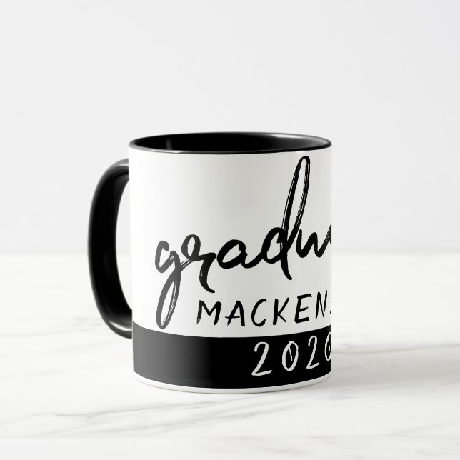 Mug Script noir diplômé | Classic Keepsaké avec année (Devant gauche)
