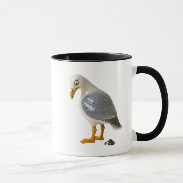 Mug seagull takes a look at his fiente. (Right)