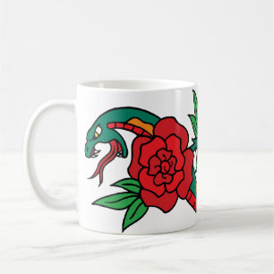 Mug Serpent enveloppé autour d'un tatouage rose rouge