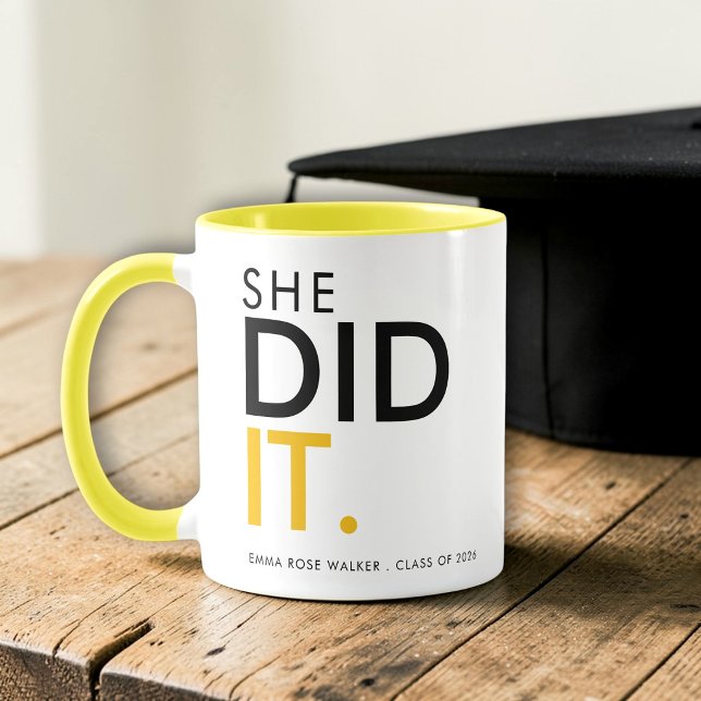 Mug She Did It Black Yellow Graduation Gift (Créateur téléchargé)