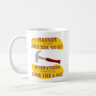 Mug Si le marteau n'est que l'outil Tout ressemble à u