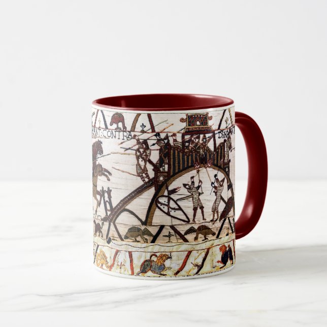 MUG SIÈGE DE LA TAPISSERIE DE BAYEUX DE DINAN, ATTAQUE (Devant droit)