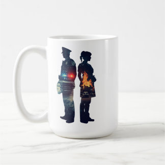 Mug Silhouette d'un couple d'agent de police et d'infi