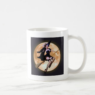 Mug Sorcière à la broche contre une lune de récolte