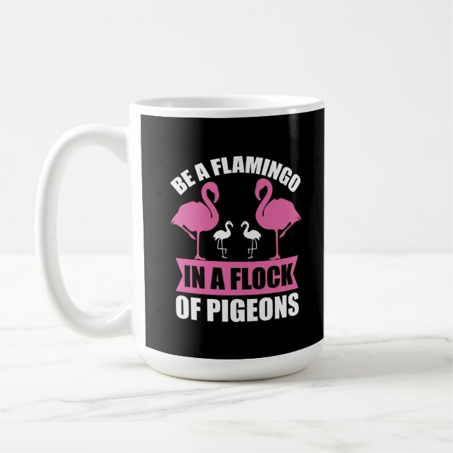 Mug Soyez Un Flamant Rose Dans Un Banc De Pigeons (Gauche)