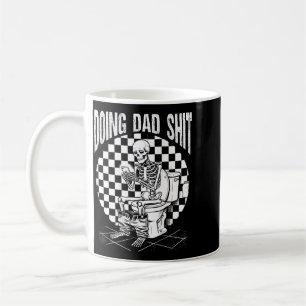 Mug Squelette drôle de toilette faisant des trucs de p