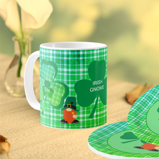 Mug St patrick Shamrock de Gnome (Irish Gnome Monogram Shamrock St Patrick's Coffee Mug)
