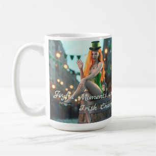Mug St Patrick's Day Beauté assise sur un tonneau
