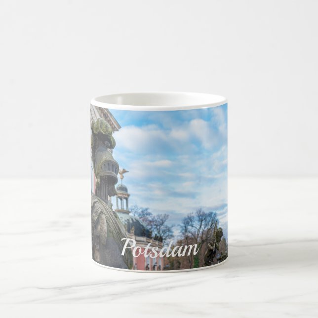 Mug Statues de chevalier en pierre près du palais à Po (Centre)