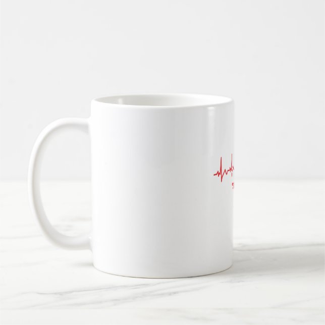 Mug Still Alive – Minimal Heartbeat Dark Humor Design (Gauche)