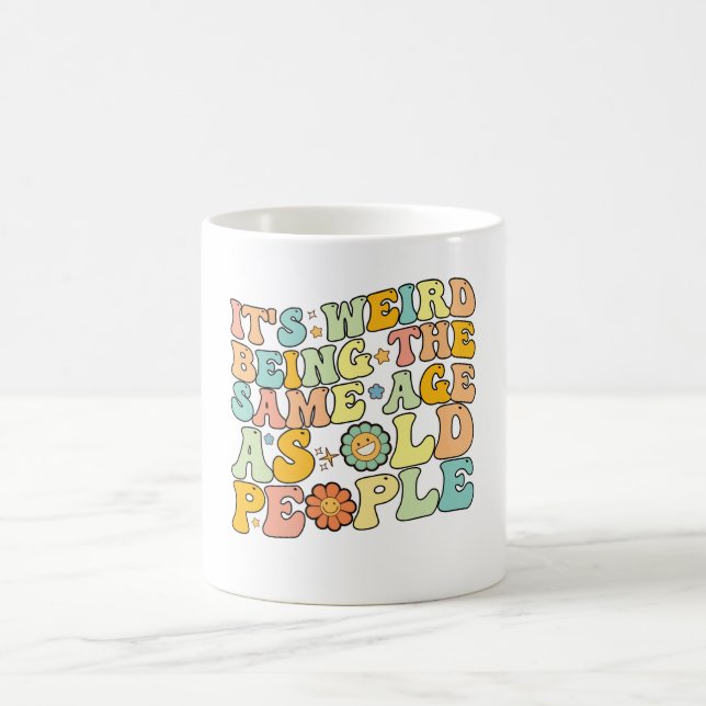 Mug Super C'est bizarre d'être le même âge que les per (Centre)